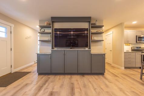 10 Glenfield Circle Camden ME 04843