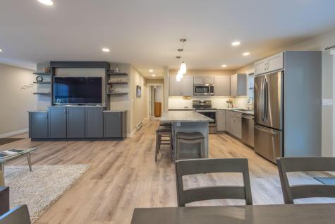 10 Glenfield Circle Camden ME 04843