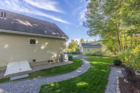 10 Glenfield Circle Camden ME 04843