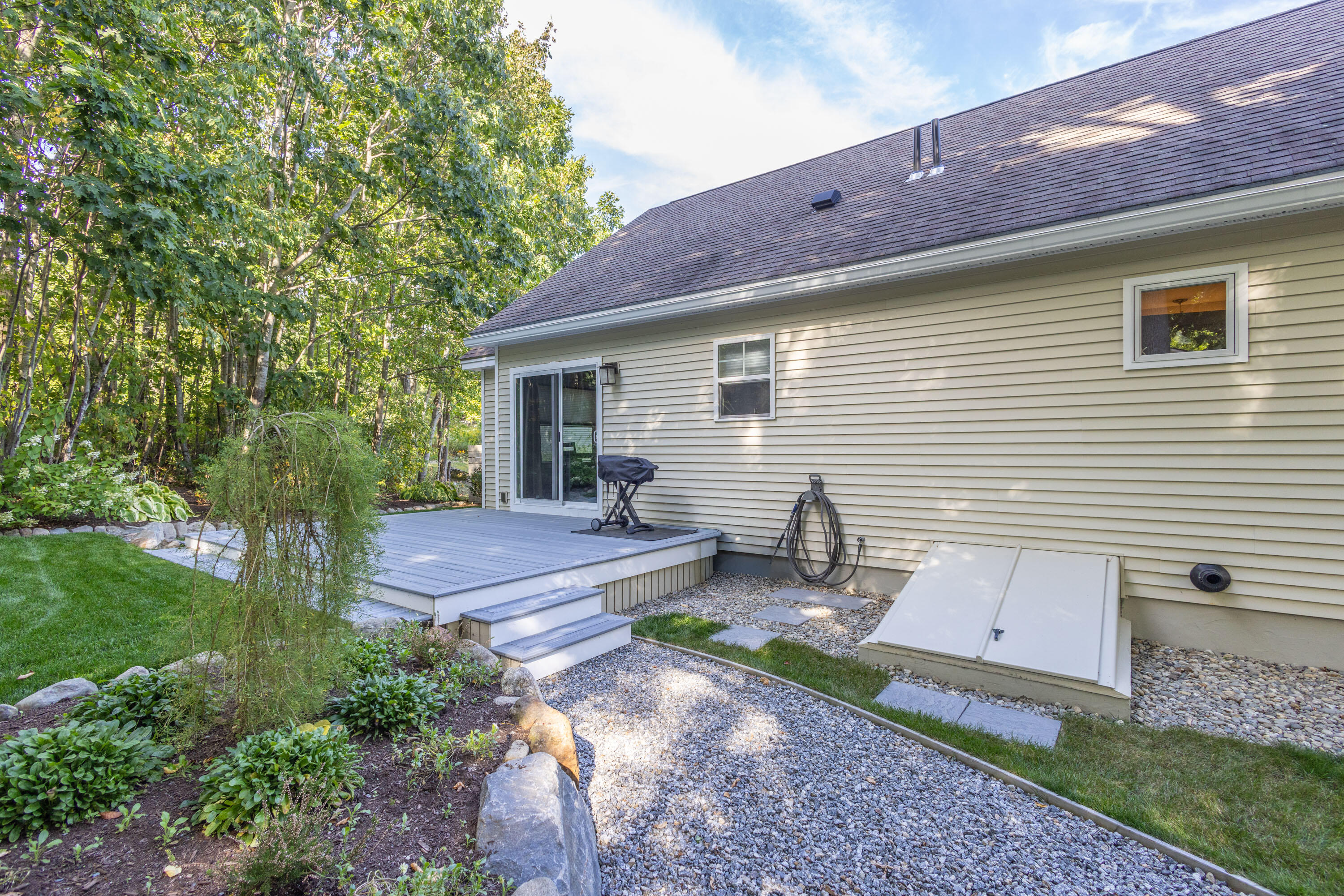 10 Glenfield Circle Camden ME 04843