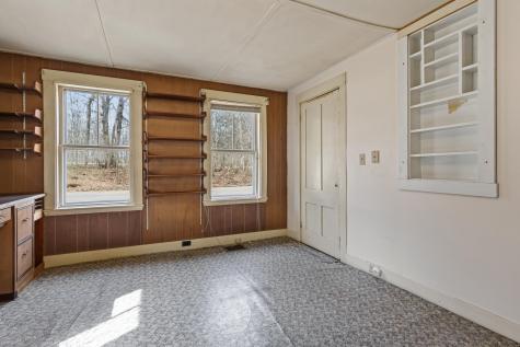982 King Street Oxford ME 04270