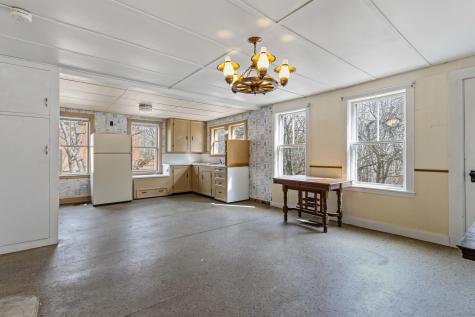 982 King Street Oxford ME 04270