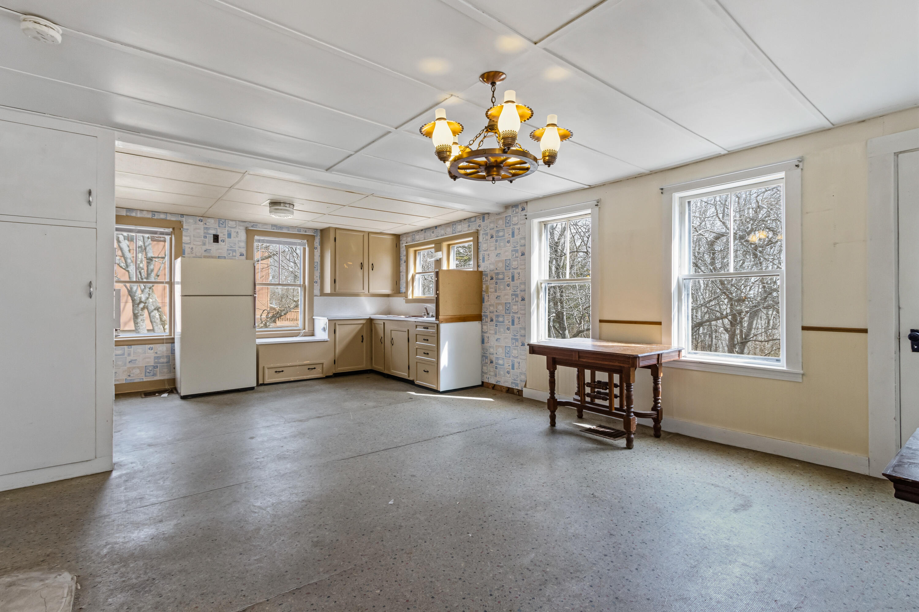 982 King Street Oxford ME 04270