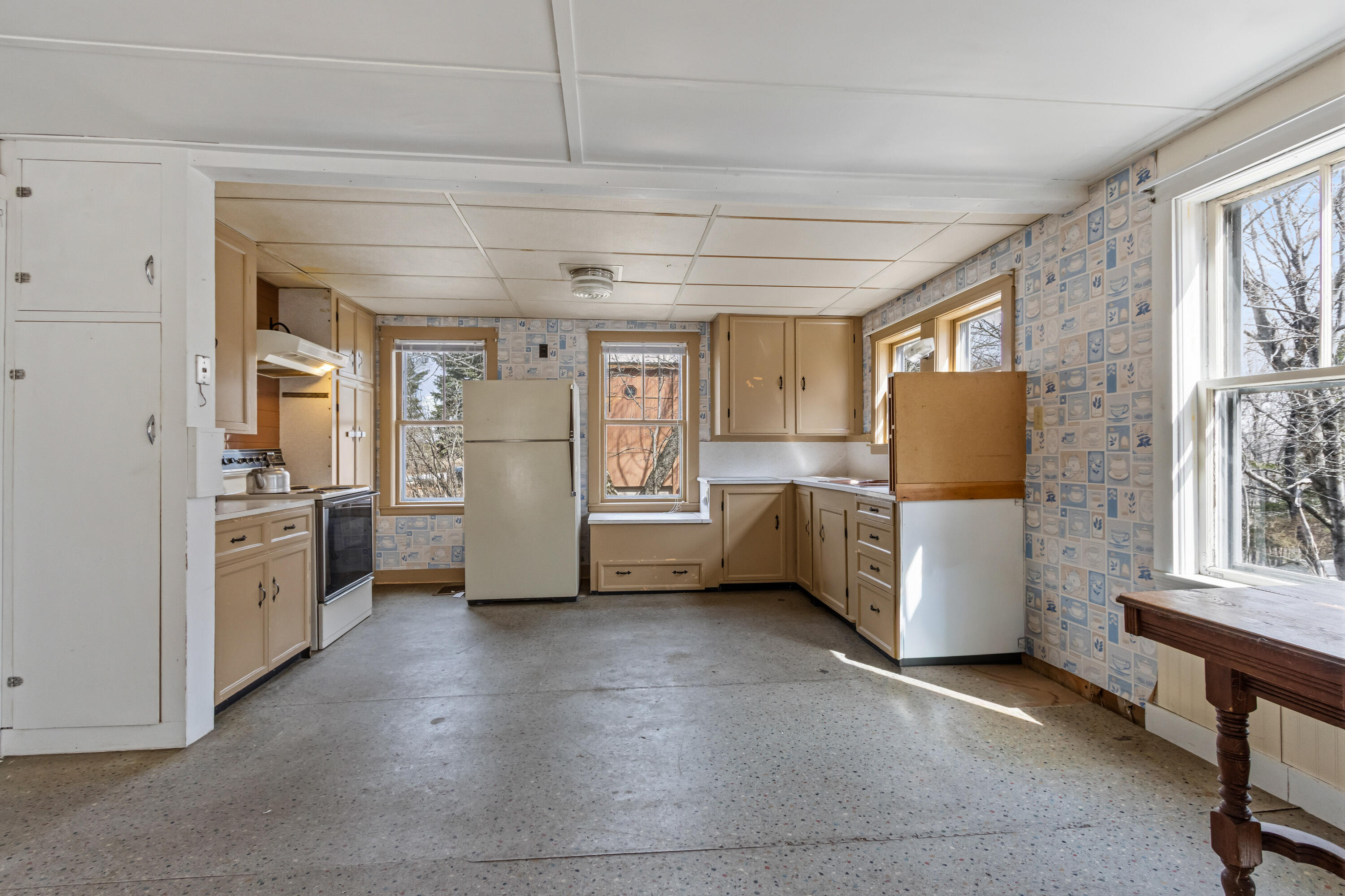 982 King Street Oxford ME 04270