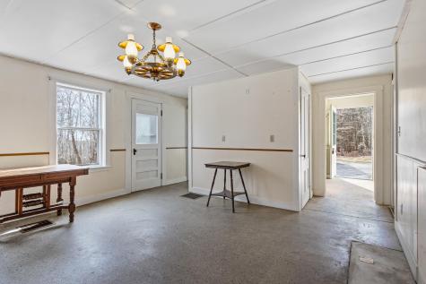 982 King Street Oxford ME 04270