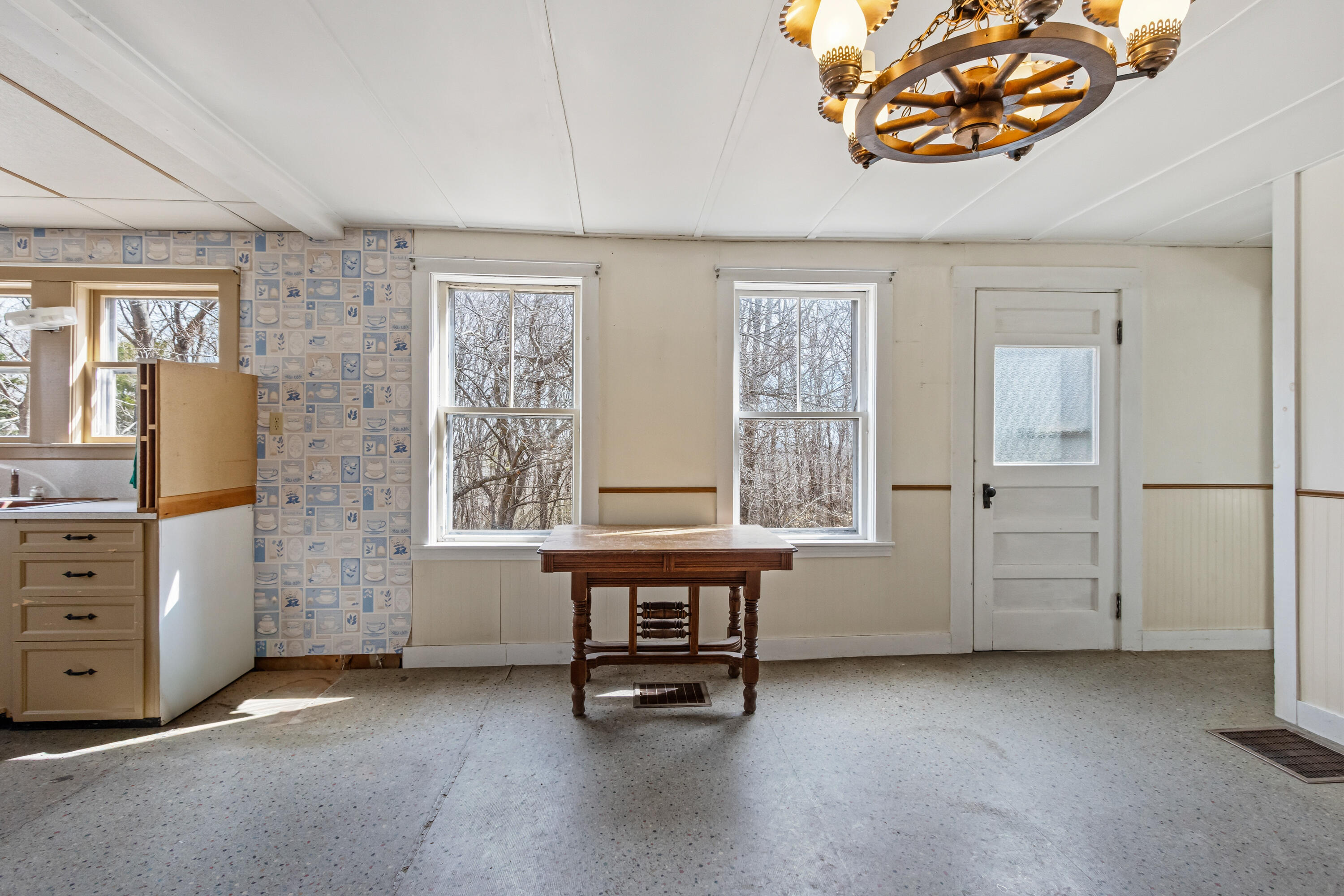 982 King Street Oxford ME 04270