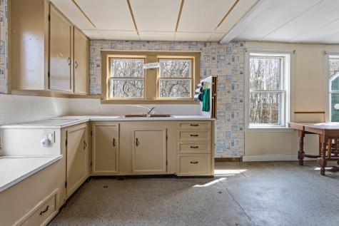 982 King Street Oxford ME 04270