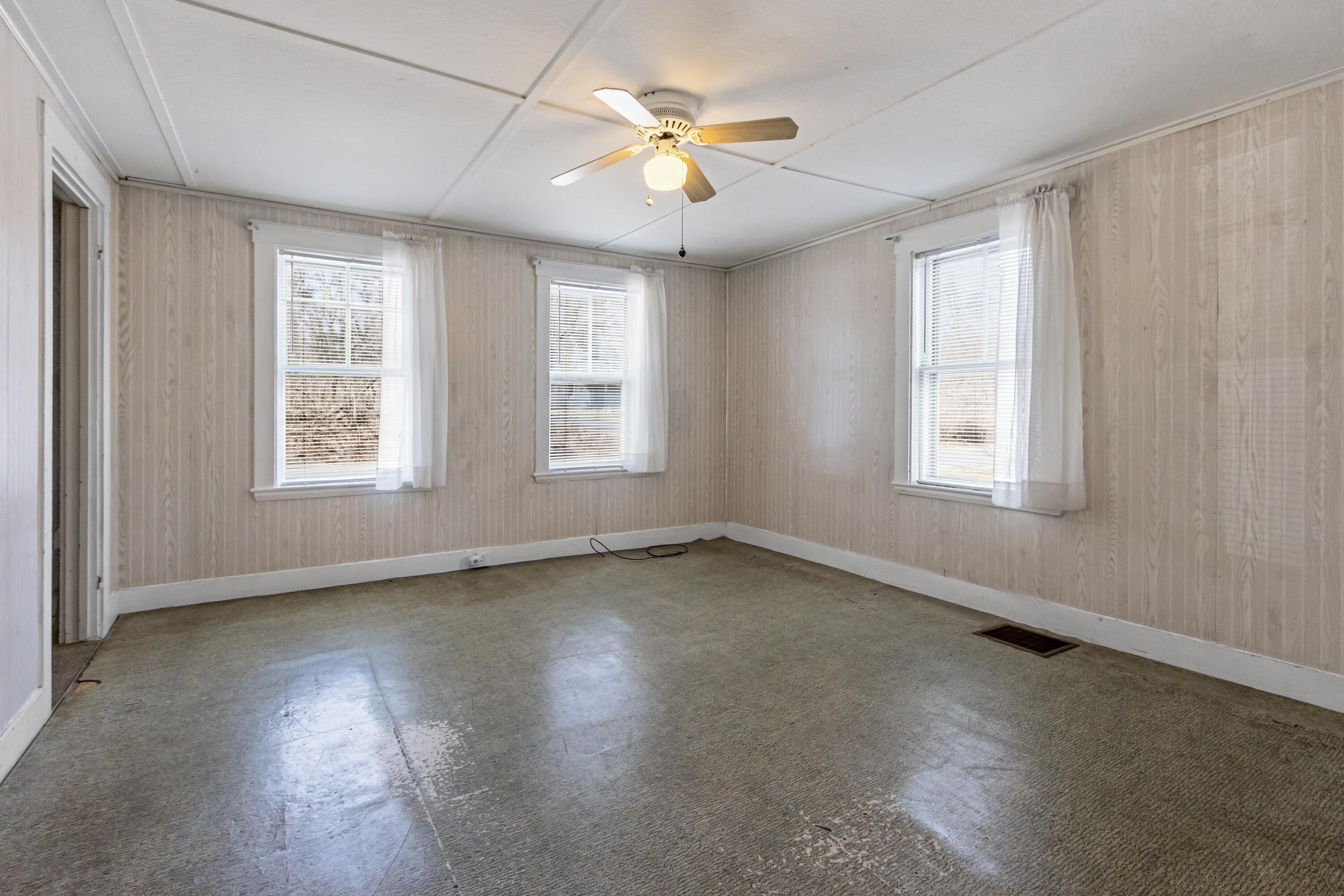 982 King Street Oxford ME 04270