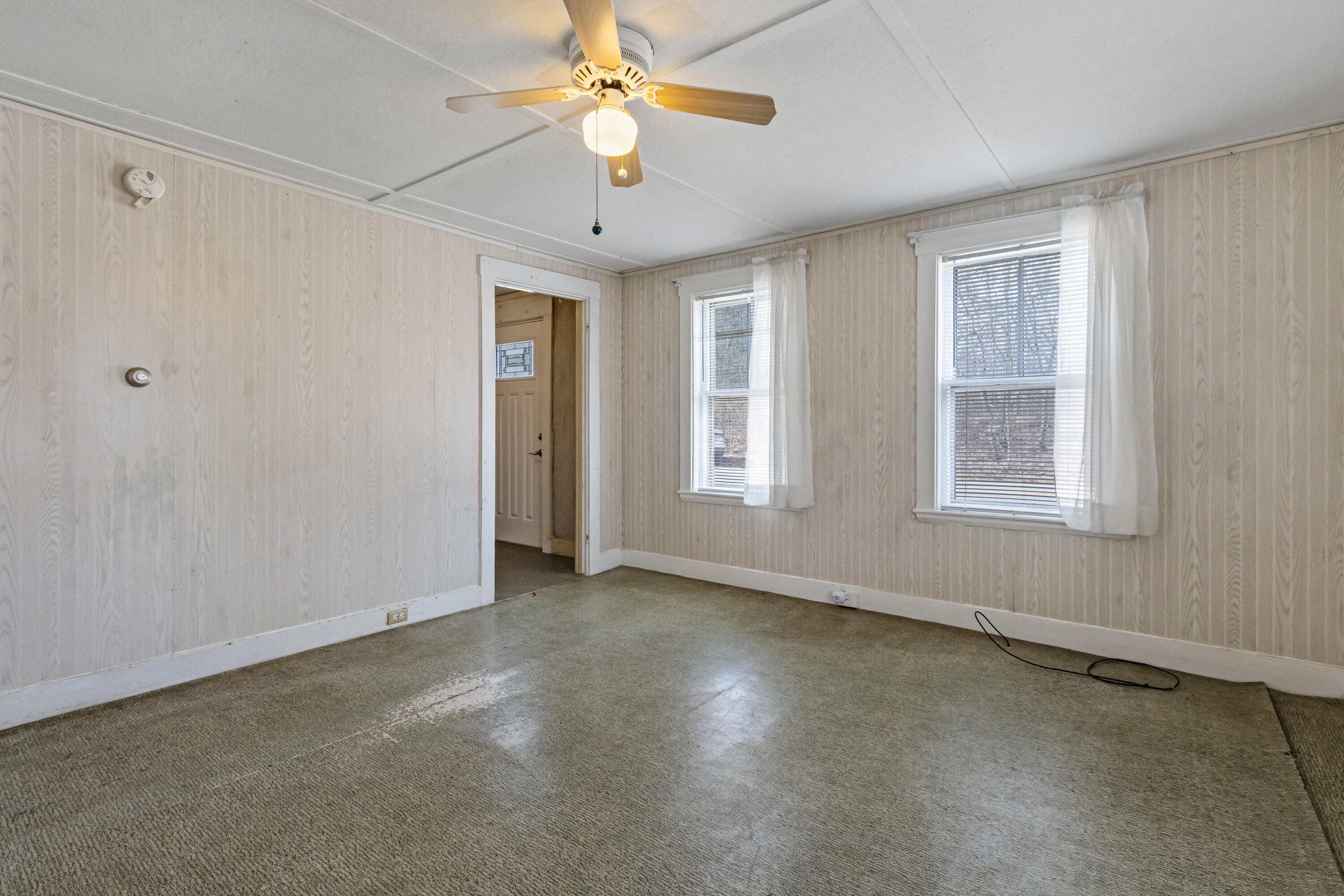 982 King Street Oxford ME 04270