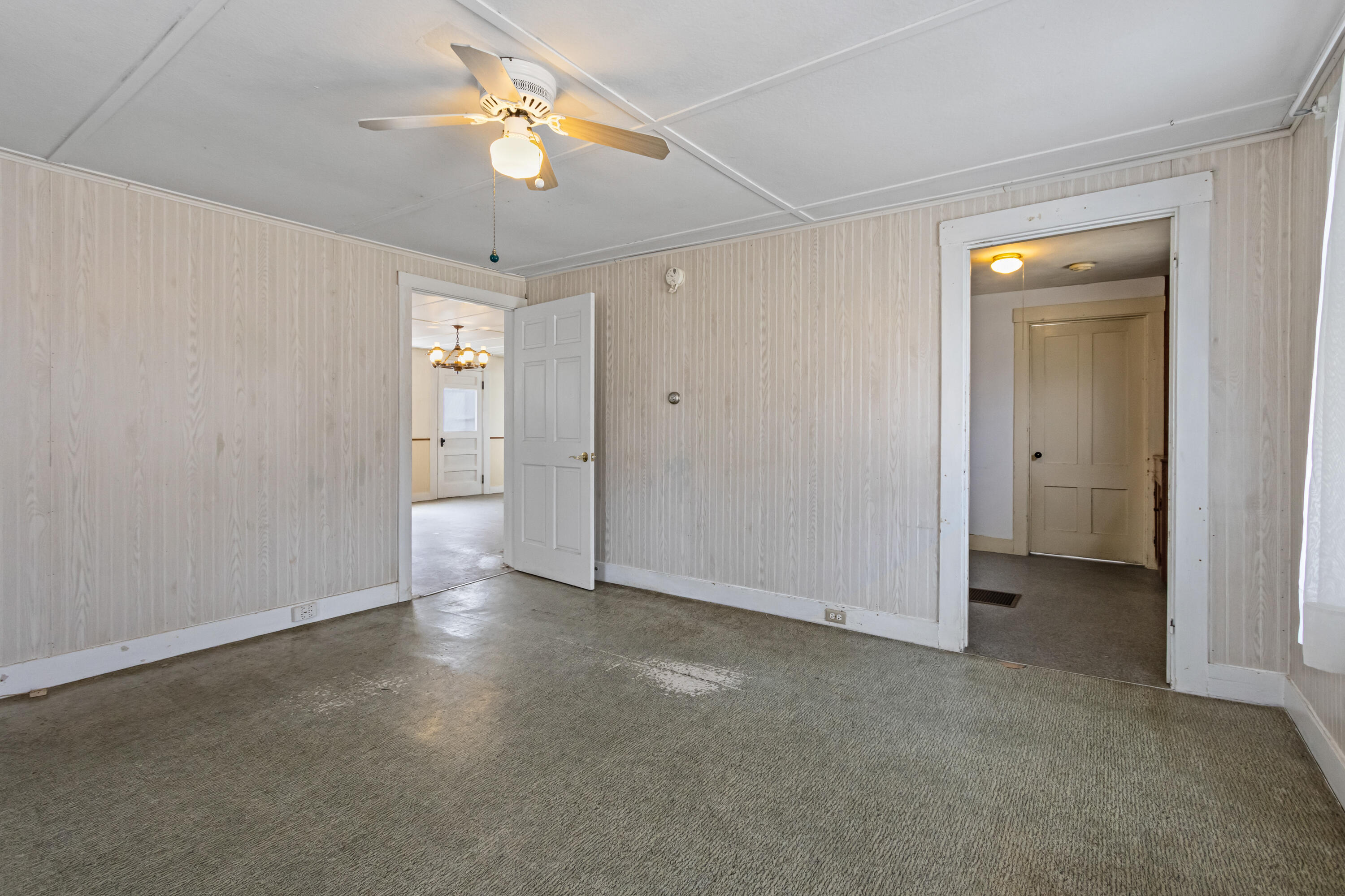 982 King Street Oxford ME 04270