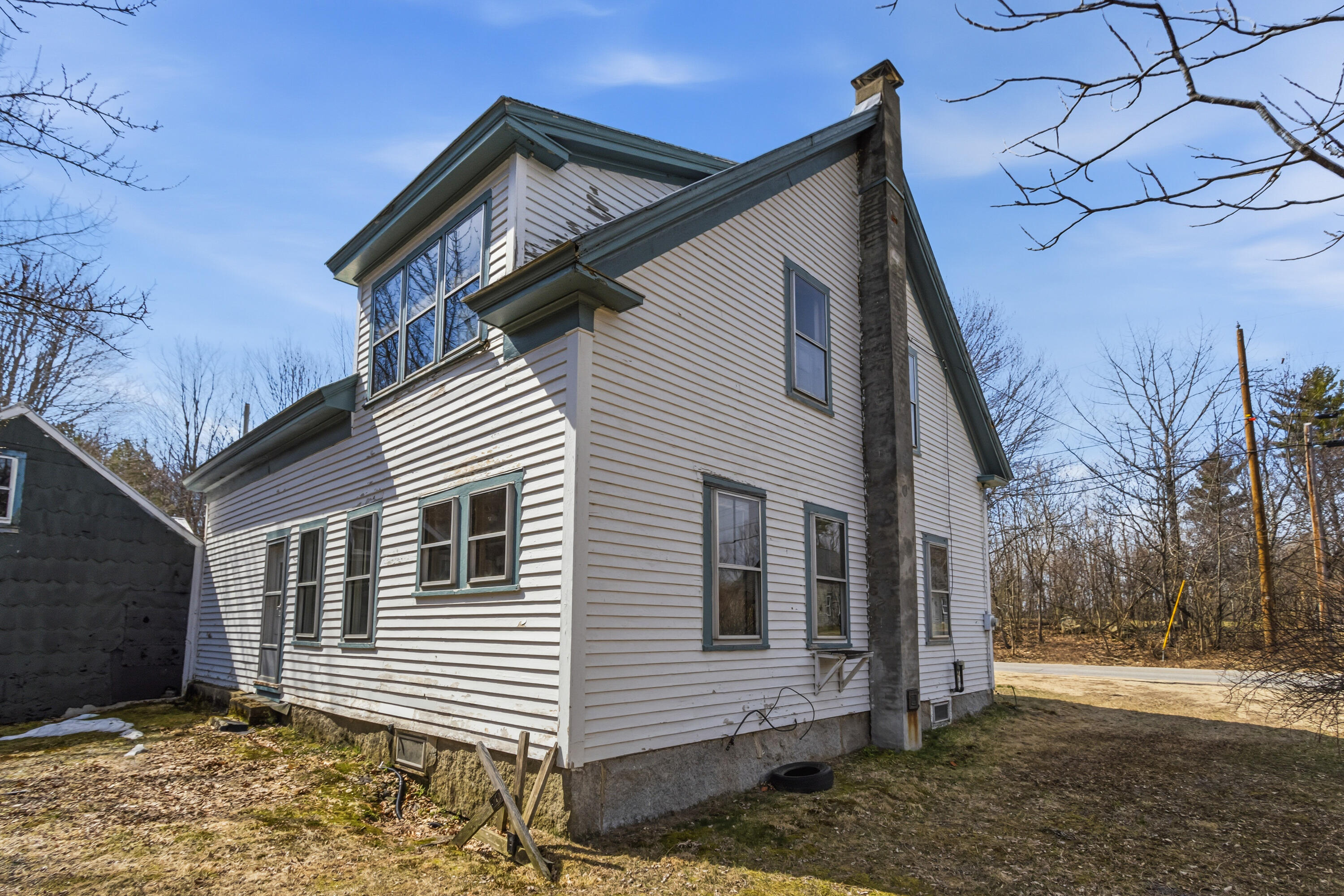 982 King Street Oxford ME 04270