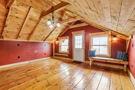 9 Jordan Way Hartford ME 04220