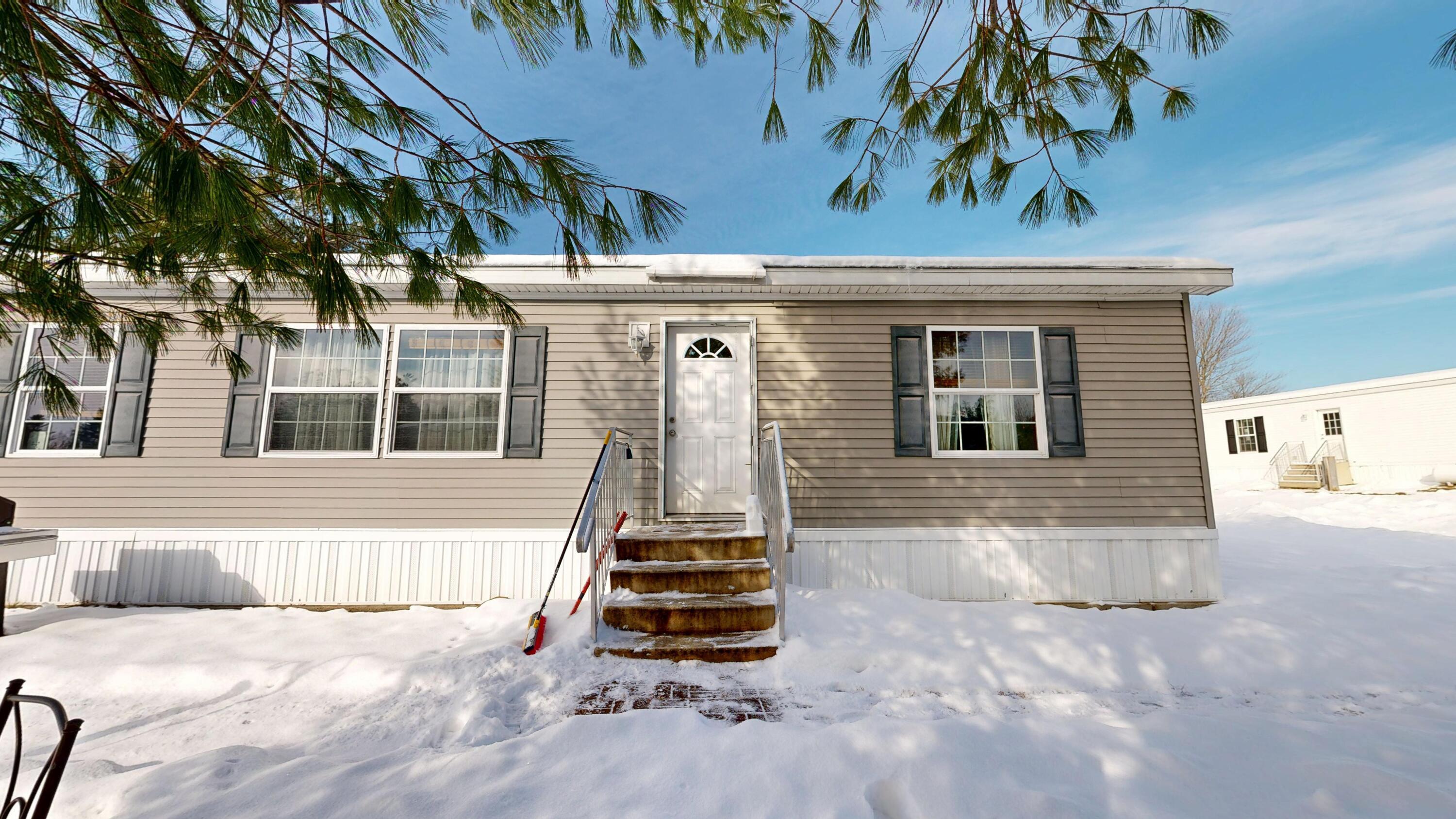 8 Sheldon Place Lewiston ME 04240