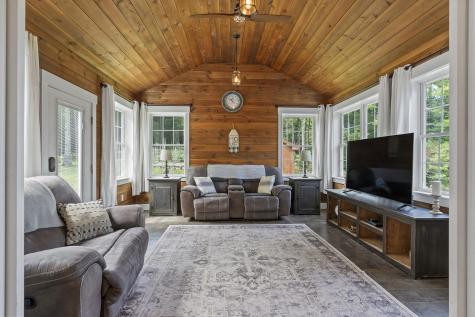 6 Farley Lane Oxford ME 04270