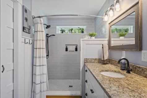 6 Farley Lane Oxford ME 04270