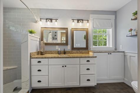 6 Farley Lane Oxford ME 04270