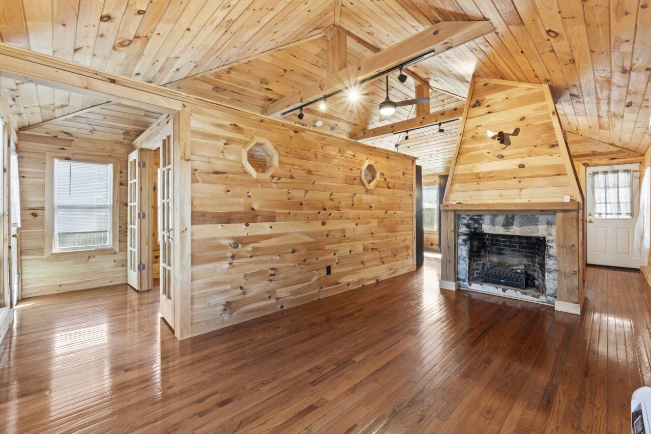 12 Shore Road Windham ME 04062