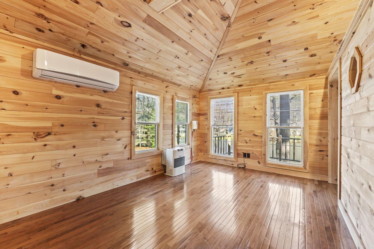12 Shore Road Windham ME 04062