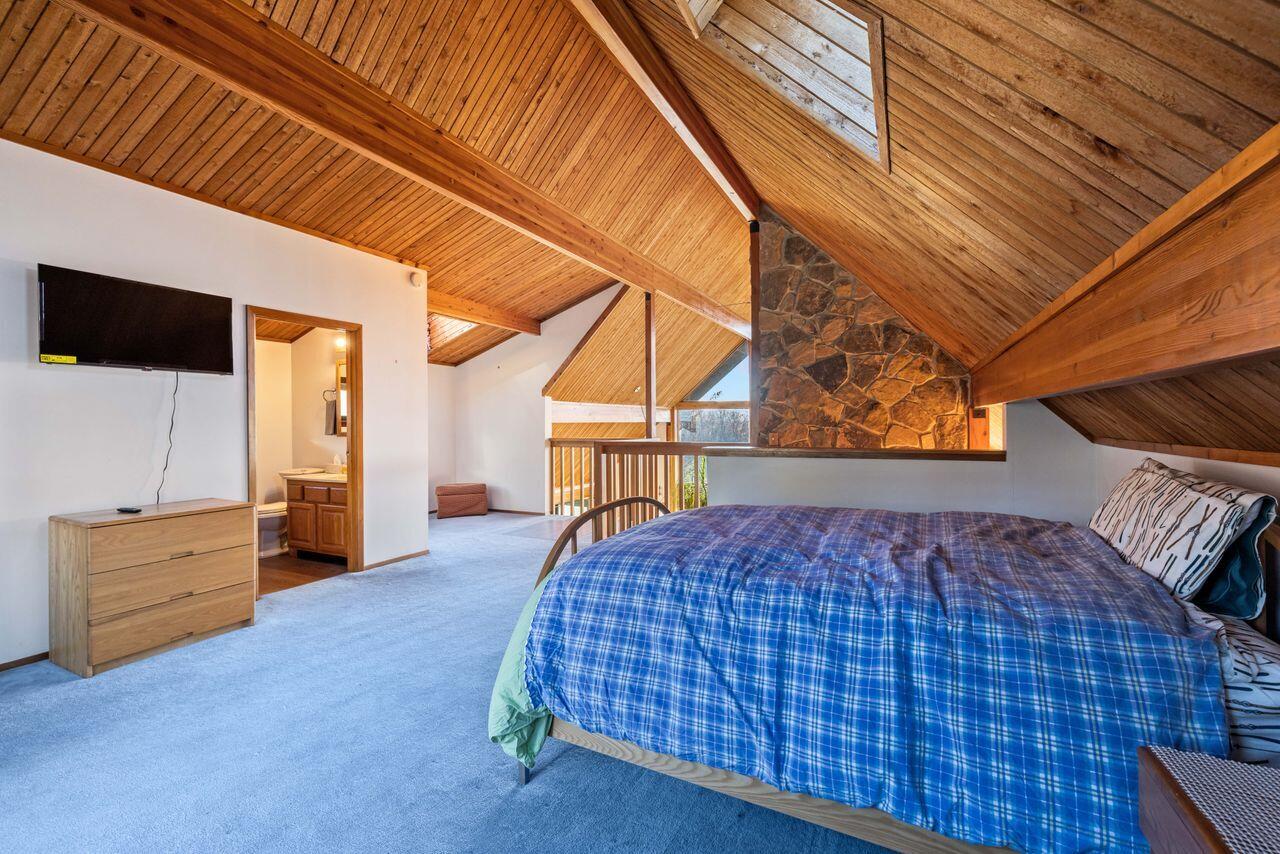 32 Dillon Road Harrison ME 04040