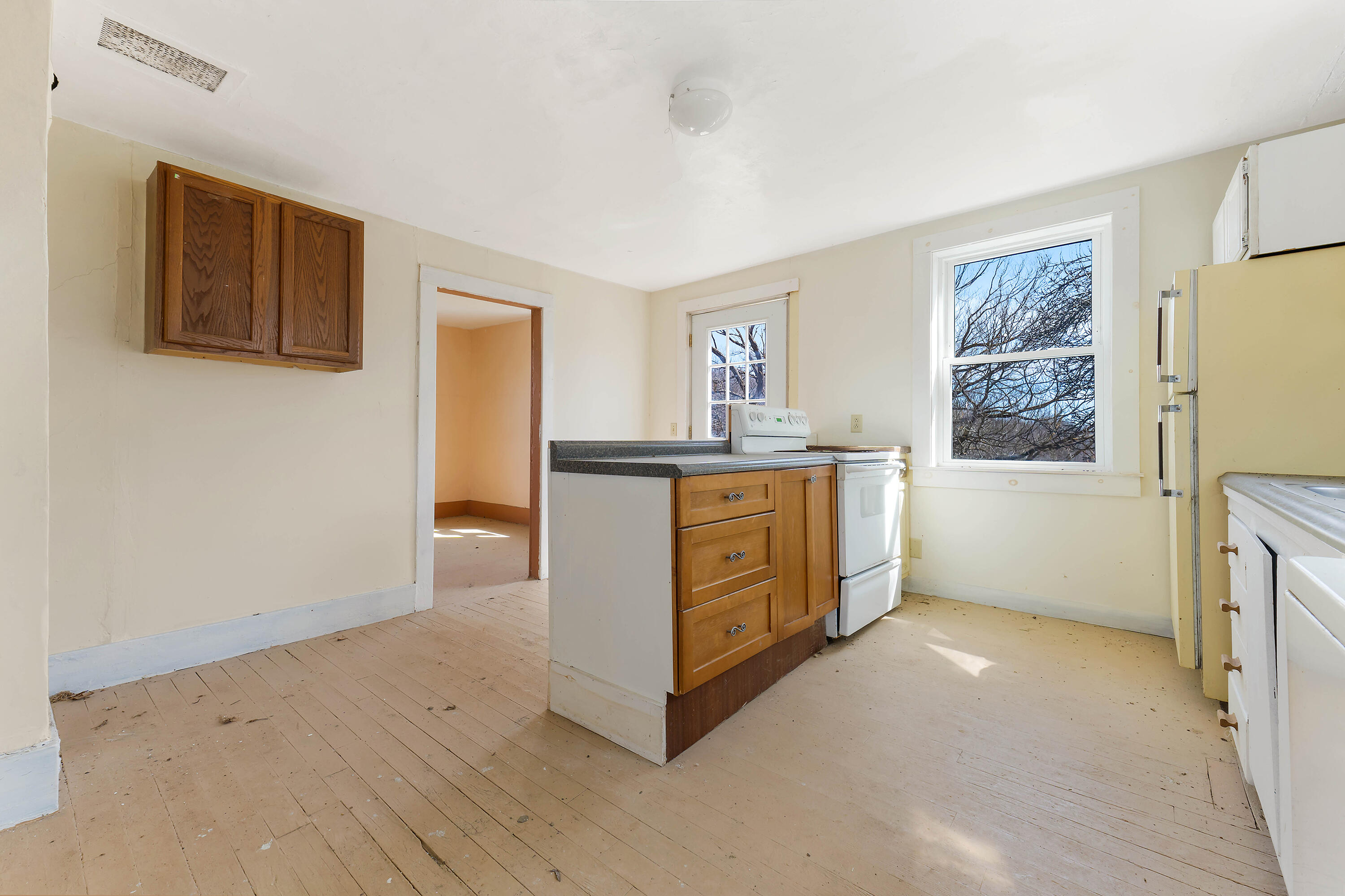 76 Fish Street Thomaston ME 04861