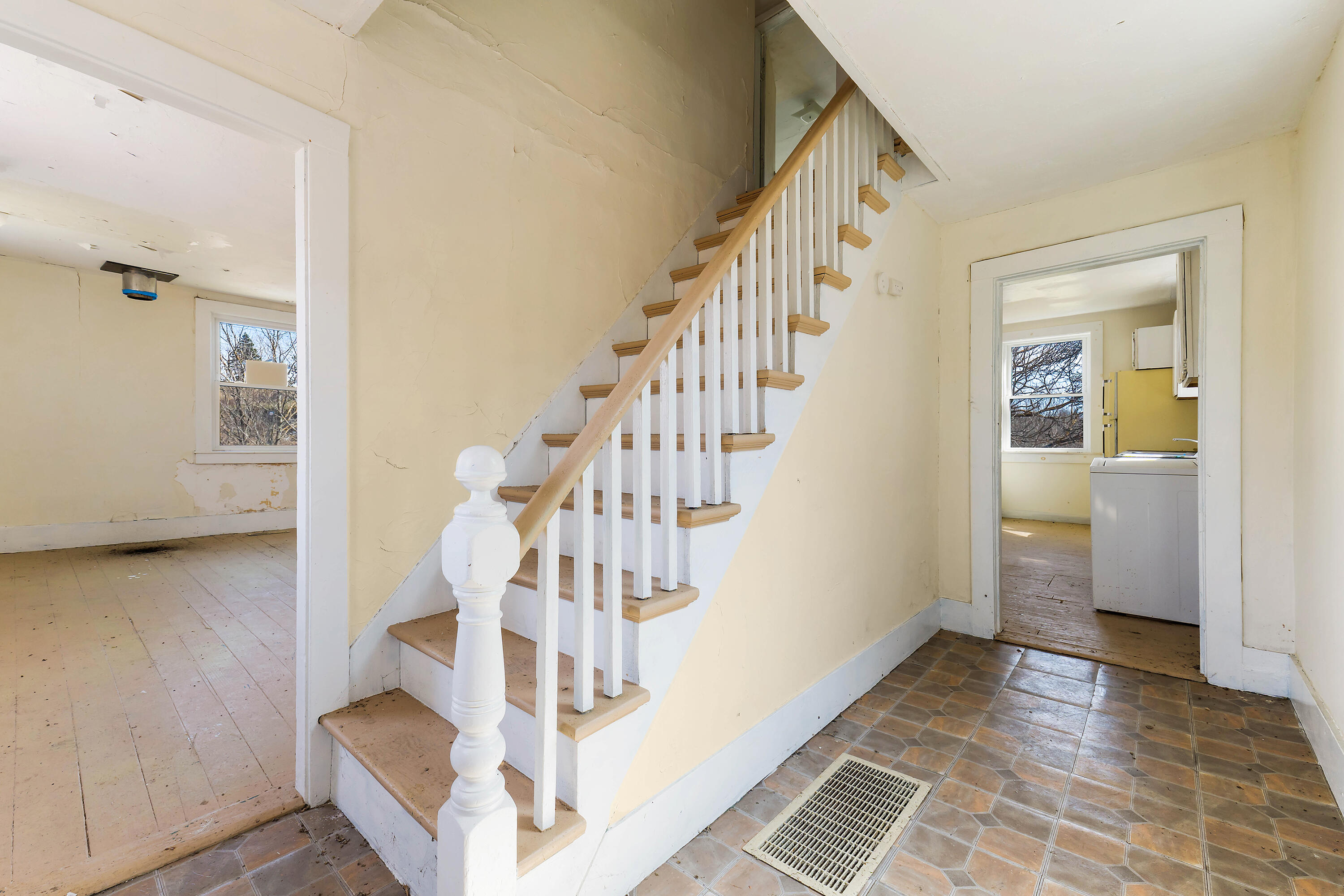 76 Fish Street Thomaston ME 04861