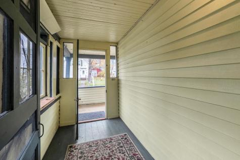 32 Amesbury Street Rockland ME 04841