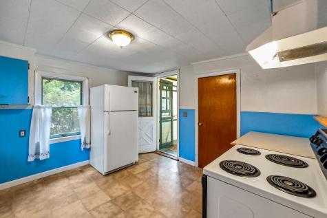 32 Amesbury Street Rockland ME 04841