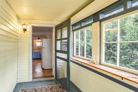 32 Amesbury Street Rockland ME 04841