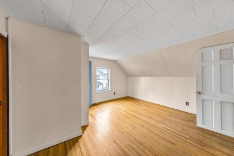 32 Amesbury Street Rockland ME 04841