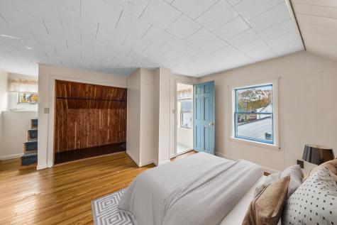 32 Amesbury Street Rockland ME 04841