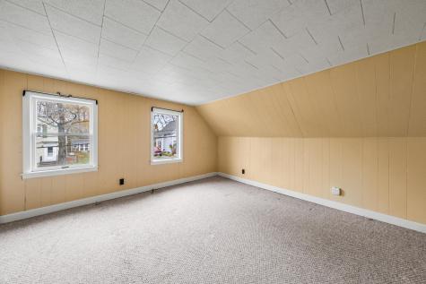 32 Amesbury Street Rockland ME 04841