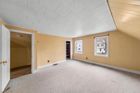 32 Amesbury Street Rockland ME 04841
