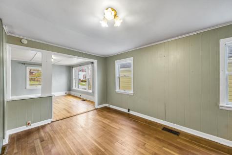 32 Amesbury Street Rockland ME 04841