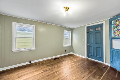 32 Amesbury Street Rockland ME 04841