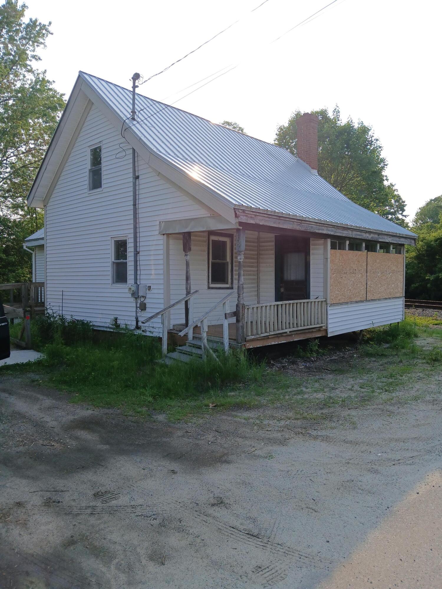 18 Lincoln Street Richmond ME 04357