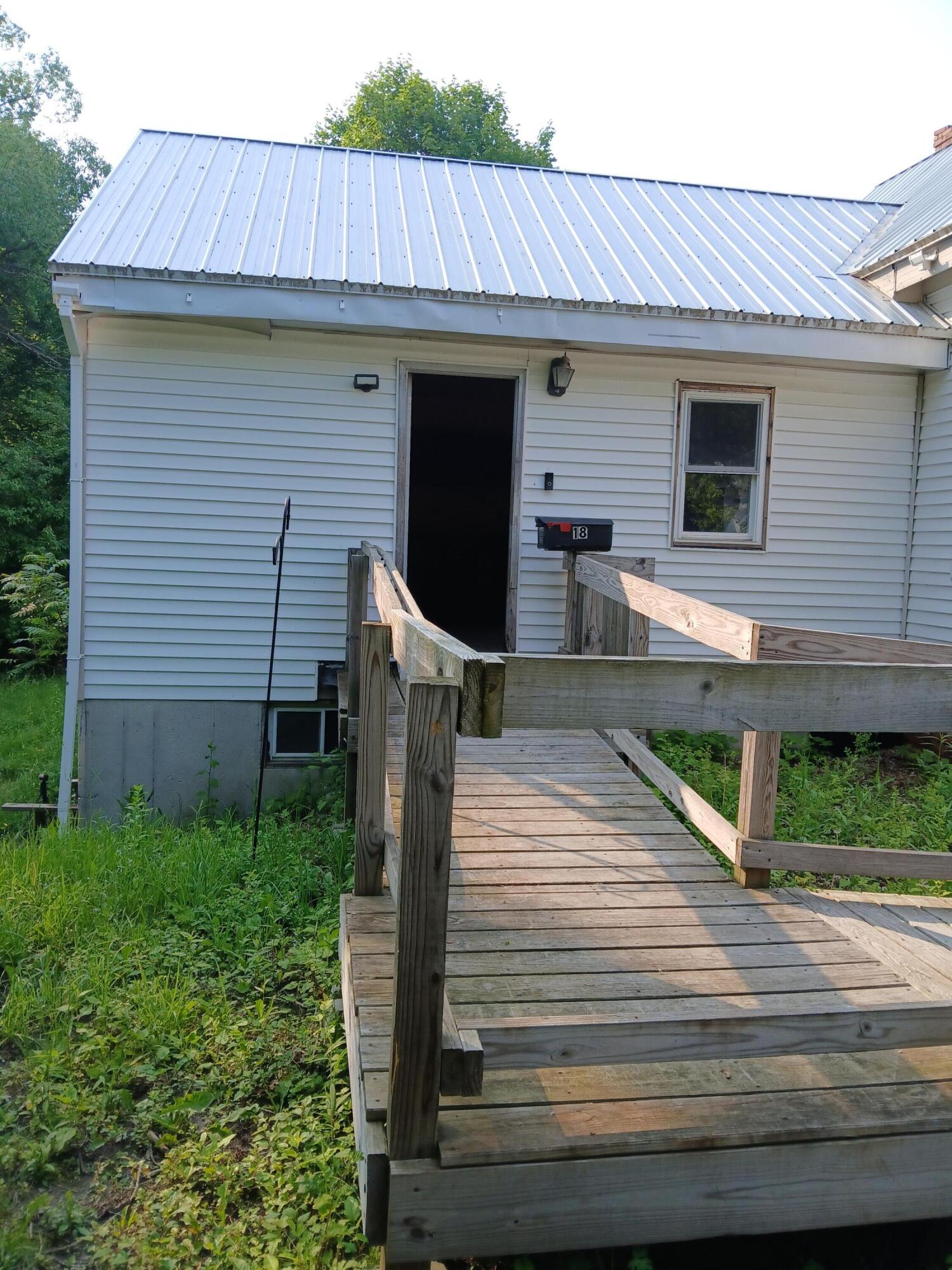 18 Lincoln Street Richmond ME 04357