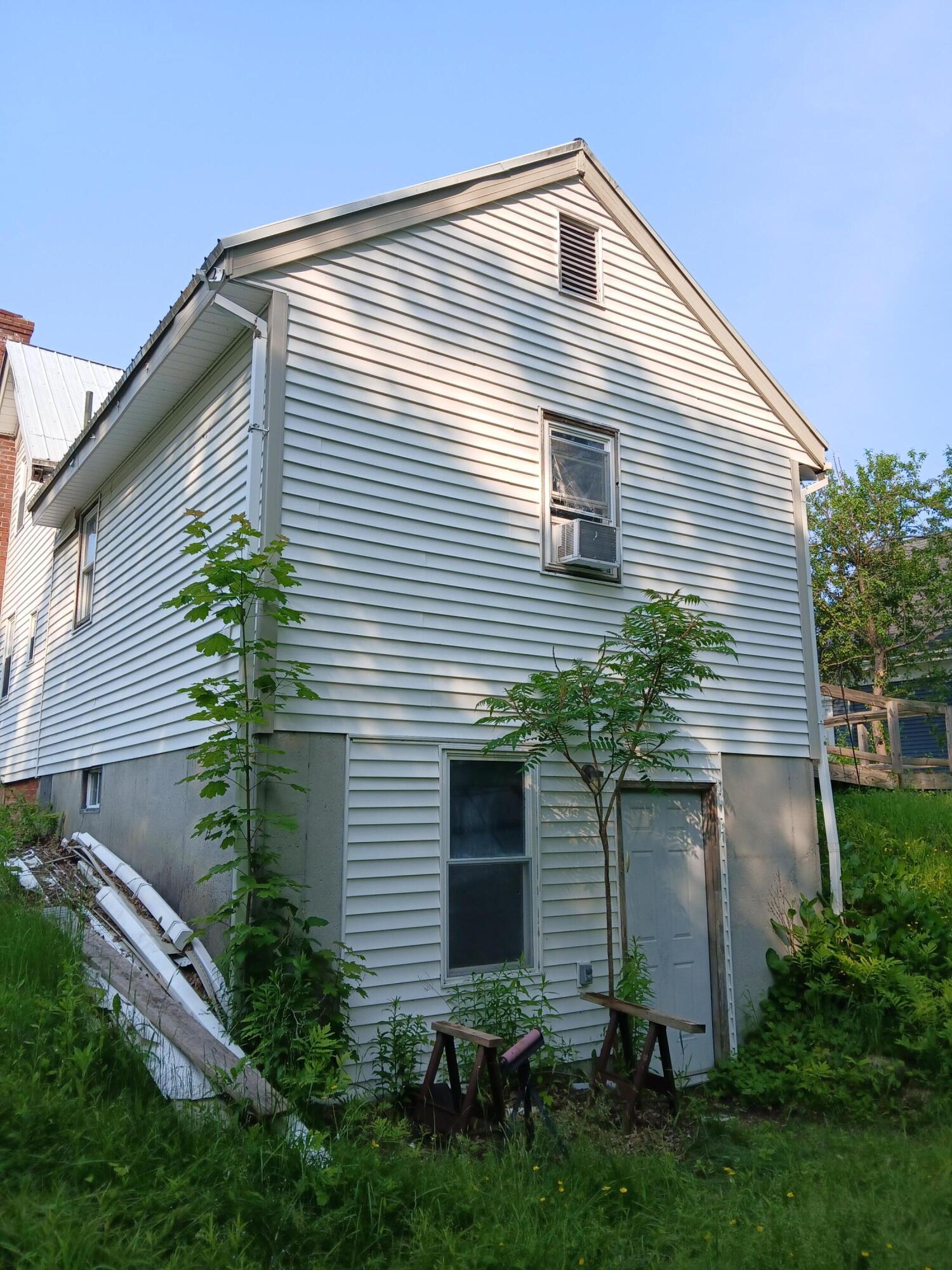 18 Lincoln Street Richmond ME 04357