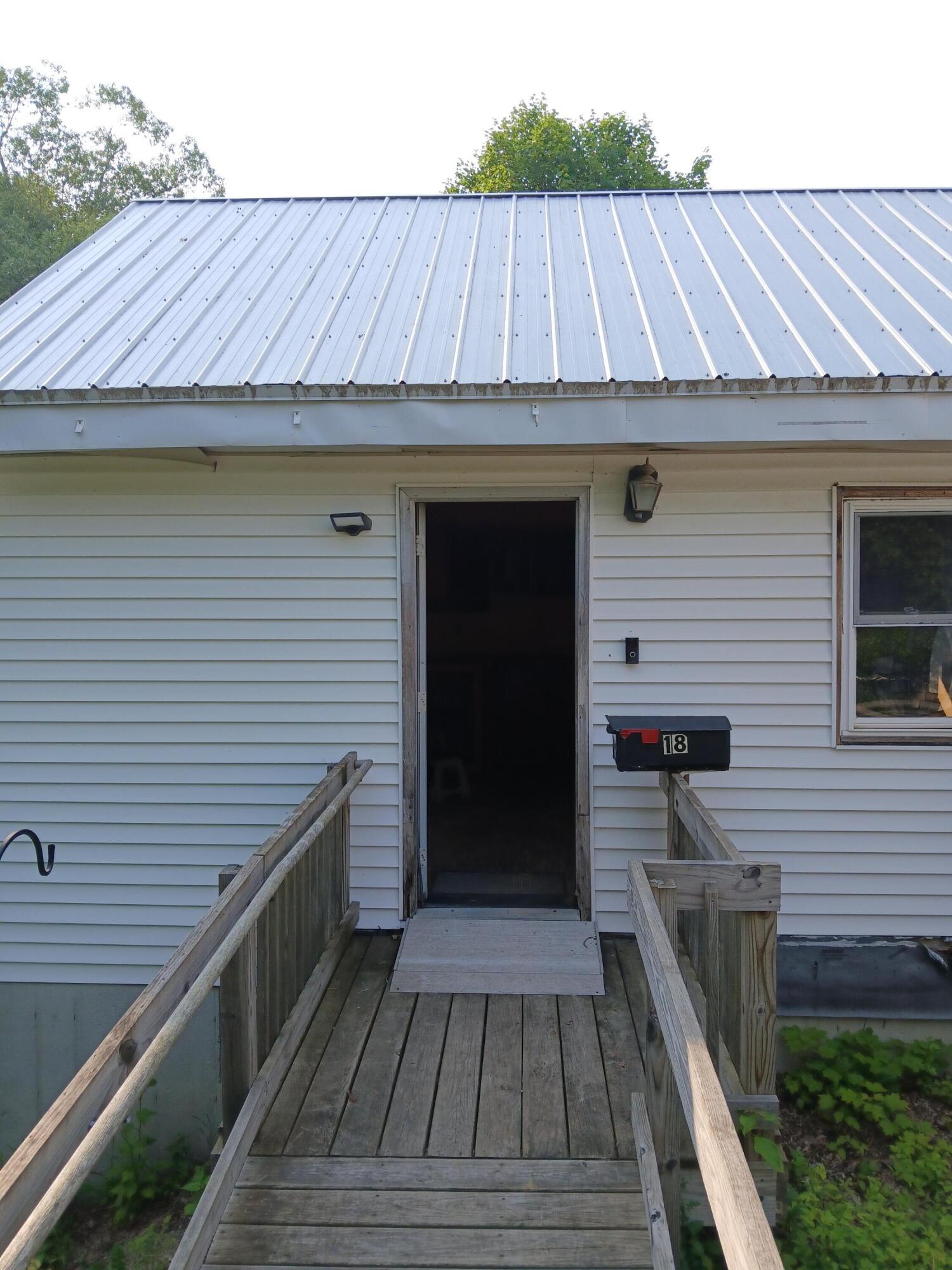 18 Lincoln Street Richmond ME 04357