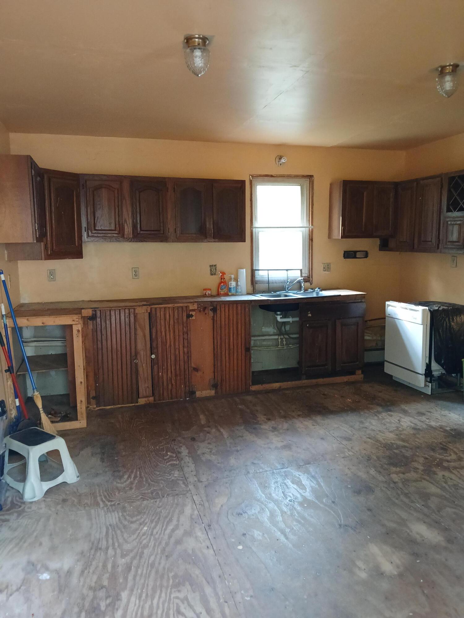 18 Lincoln Street Richmond ME 04357