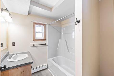 823 Washington Street N Auburn ME 04210