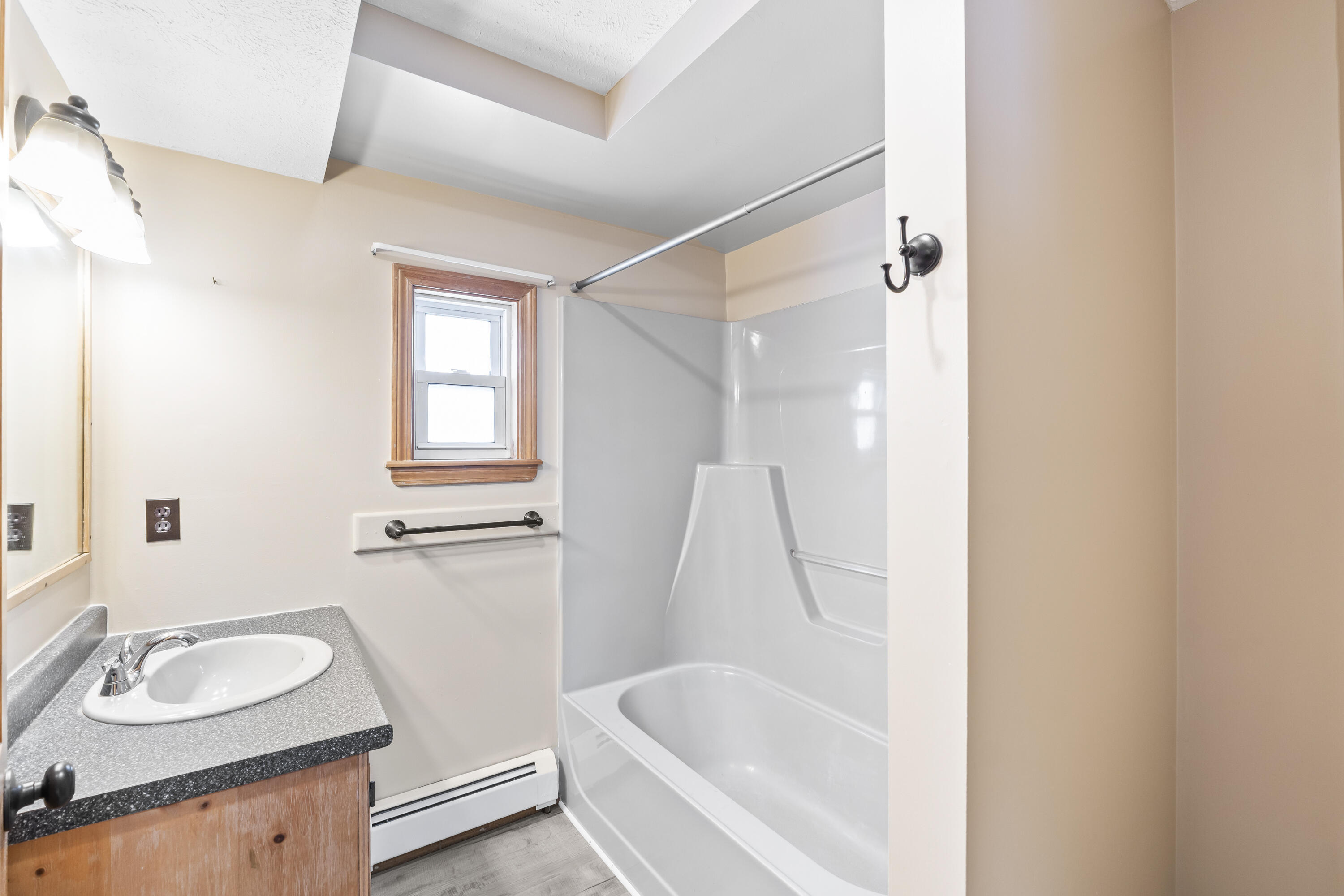 823 Washington Street N Auburn ME 04210