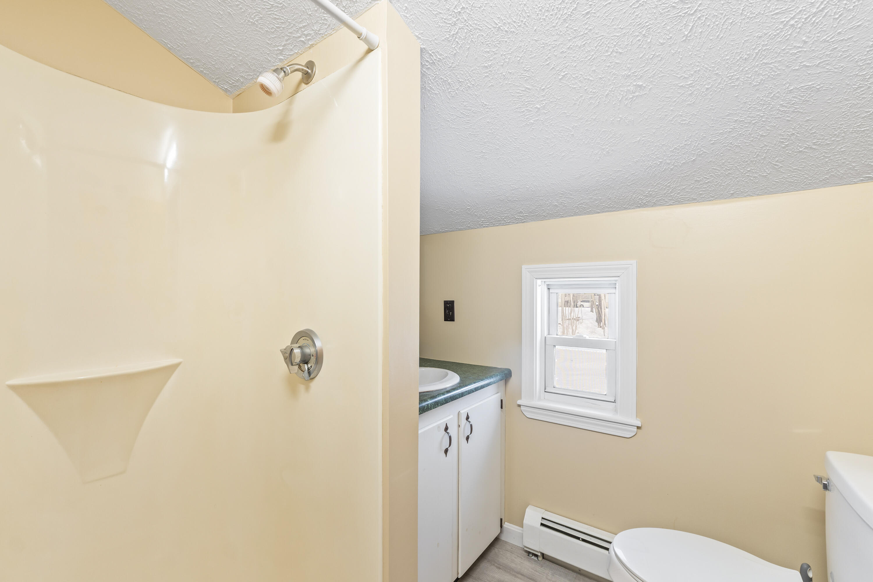 823 Washington Street N Auburn ME 04210