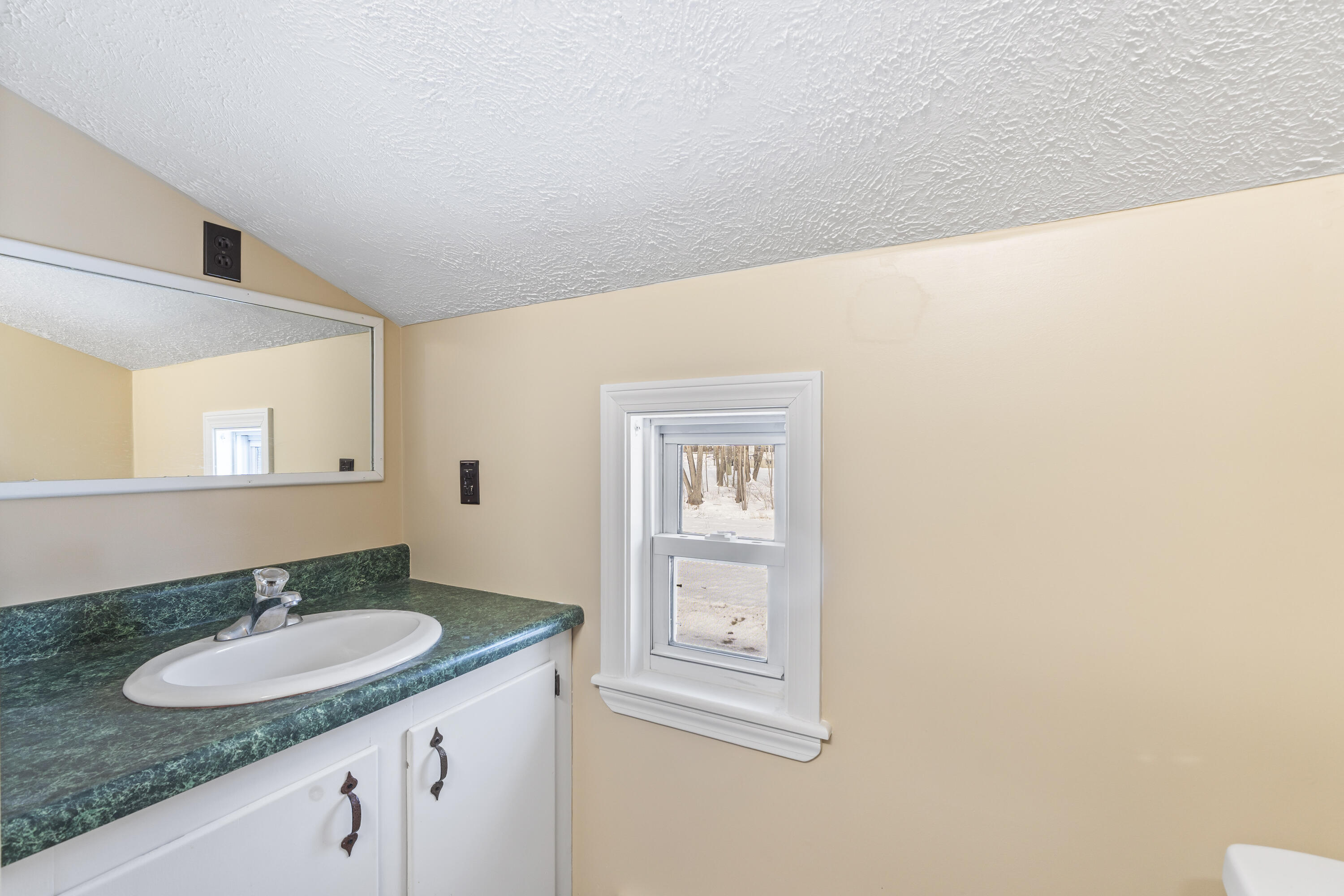 823 Washington Street N Auburn ME 04210