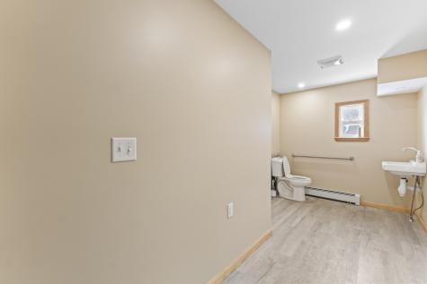 823 Washington Street N Auburn ME 04210