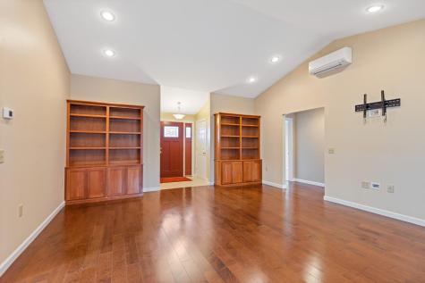 39 Knapp Lane China ME 04358