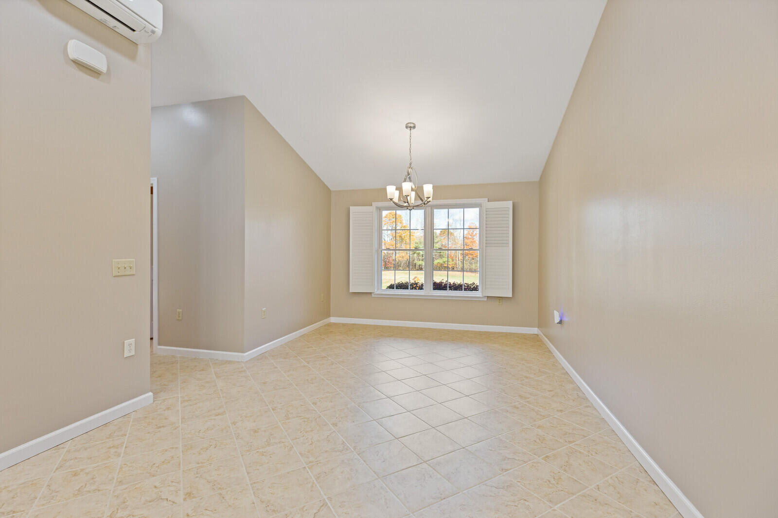 39 Knapp Lane China ME 04358