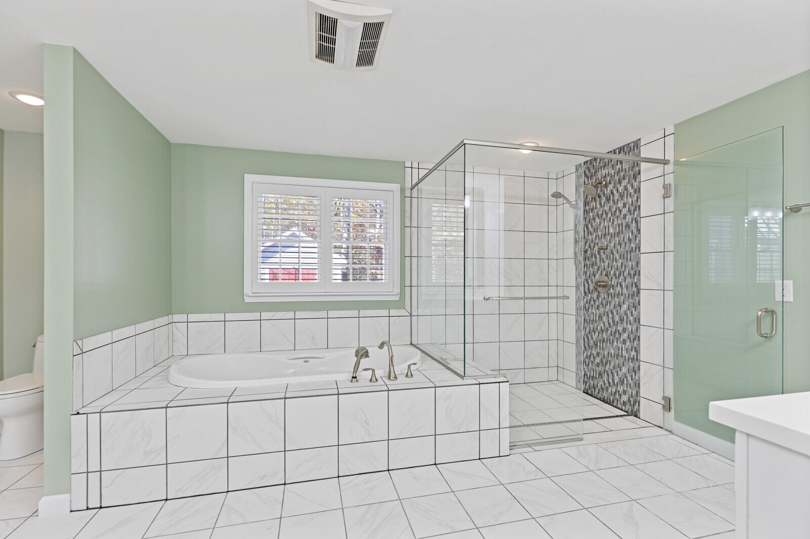 39 Knapp Lane China ME 04358