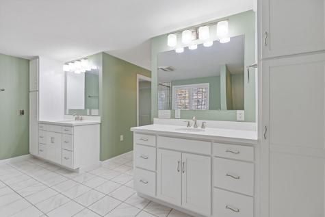 39 Knapp Lane China ME 04358