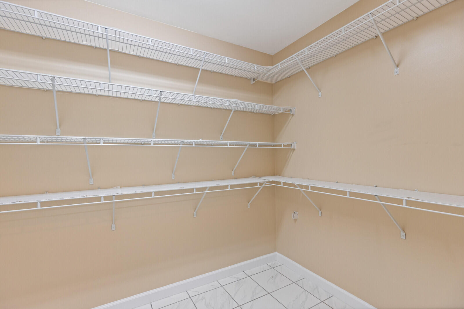 39 Knapp Lane China ME 04358