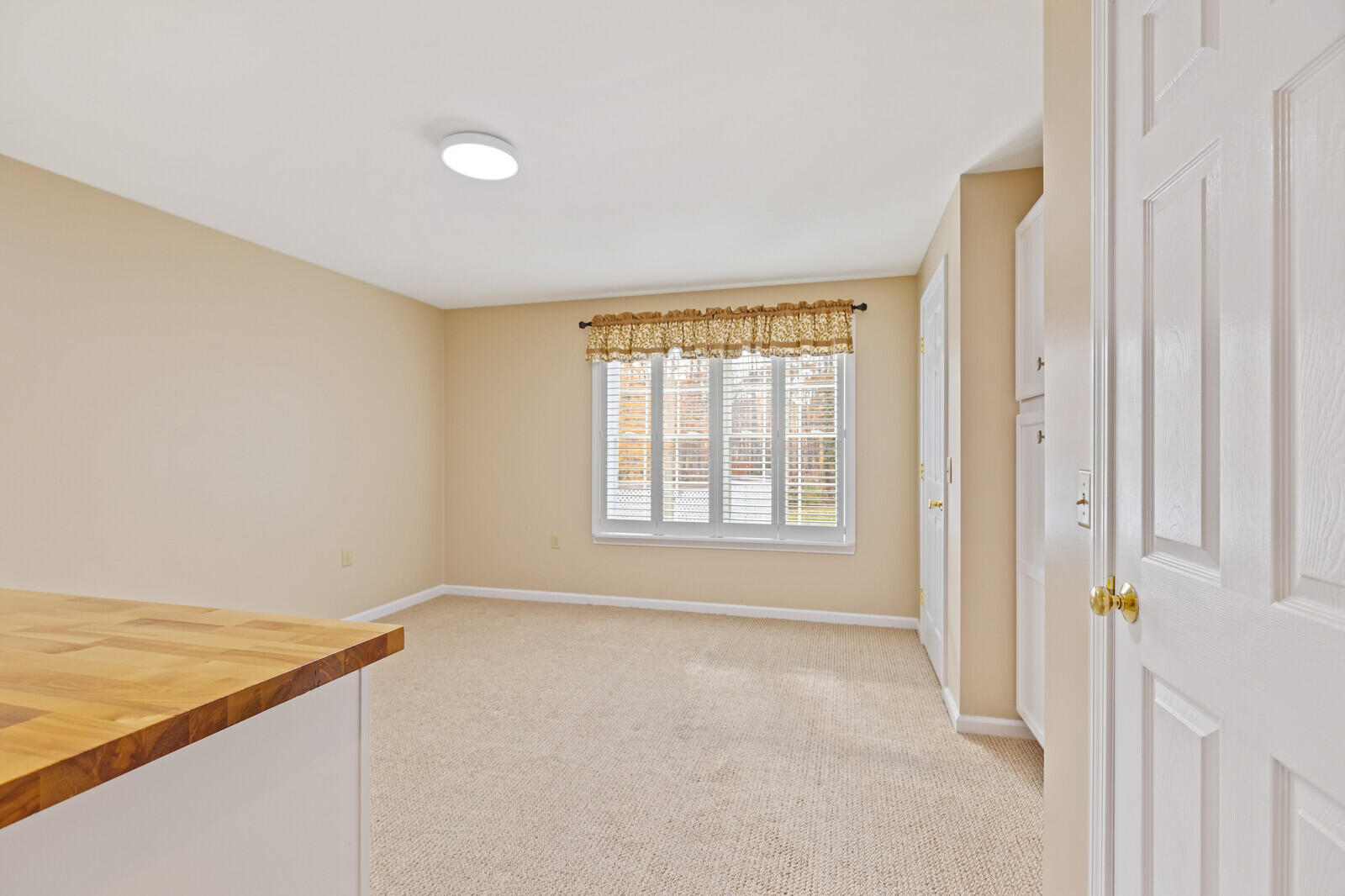 39 Knapp Lane China ME 04358